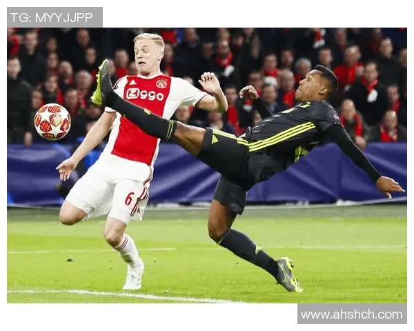 汉堡队与费耶诺德的激烈对决展现足球魅力与战术智慧的巅峰较量