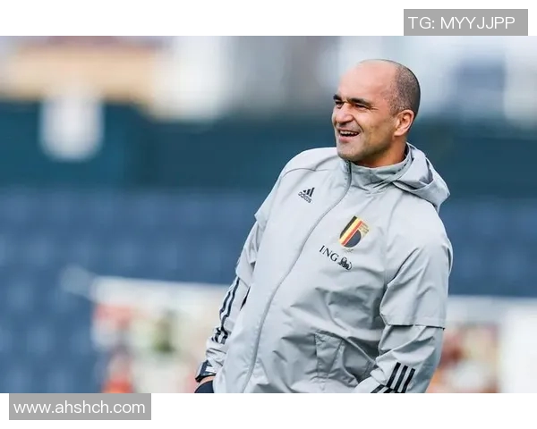 马丁内斯的传奇旅程：从青涩球员到世界足球巨星的蜕变与荣耀