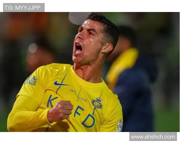 球迷疯狂行为引发热议C罗球衣被抢事件背后的故事