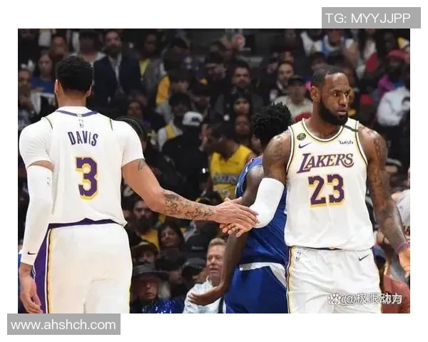 雷霆与步行者激战正酣比分悬念引发球迷热议